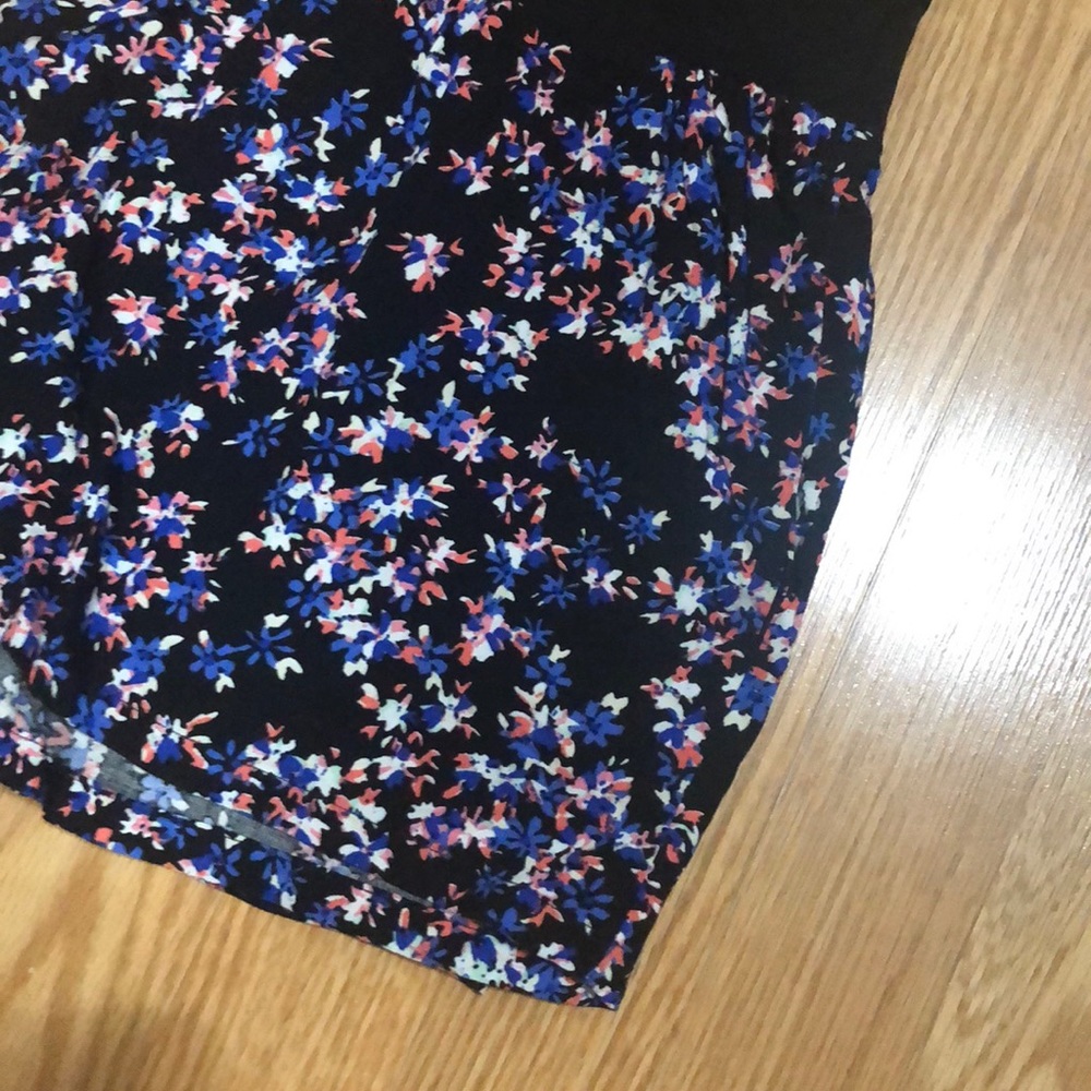 Shorts - Picture 3 of 3